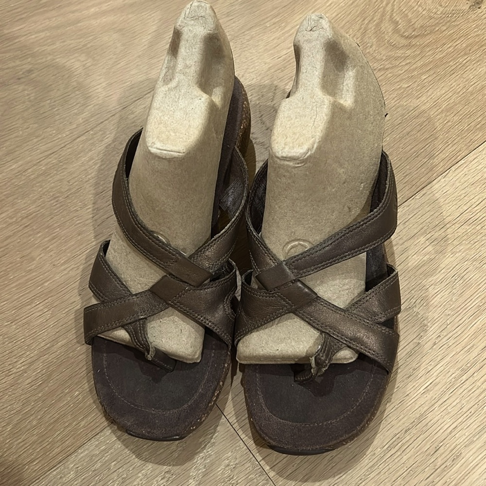 Merrell Sandals women's size 7 brown
Very good condition